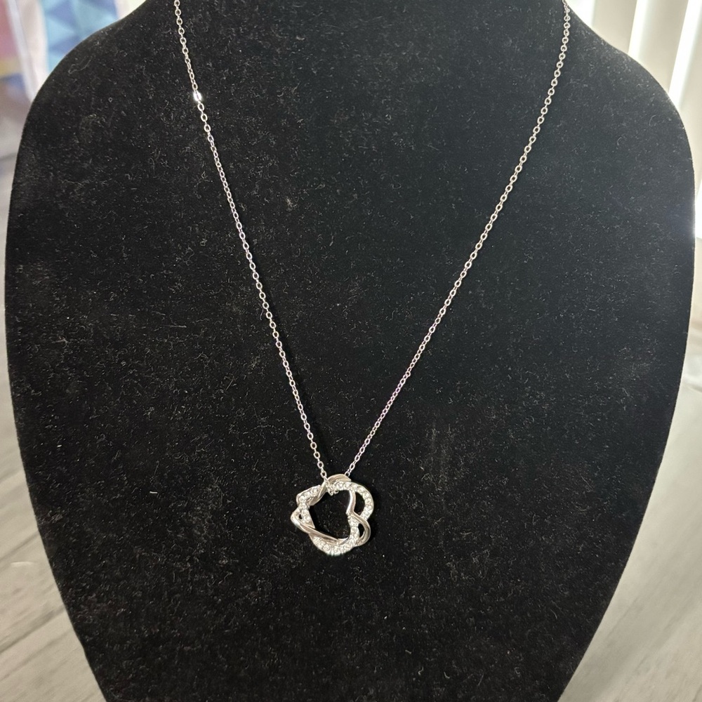 Swarovski elements intertwined hearts 18” pendant new